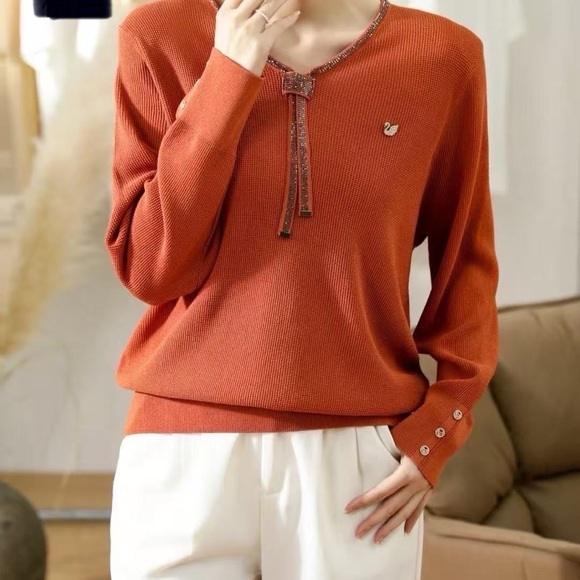 Women's V-Neck Sweater - Picture 5 of 7